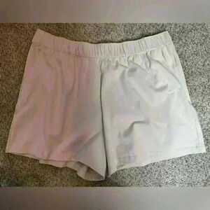 Nike loose fit high rise shorts women’s size 2XL new with tags cream color